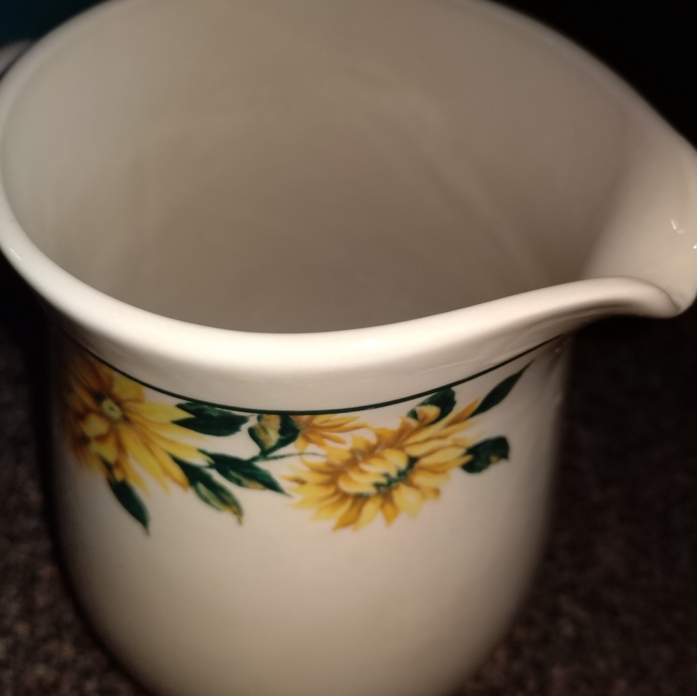 Sunflower 🌻 pitcher! - Picture 6 of 9